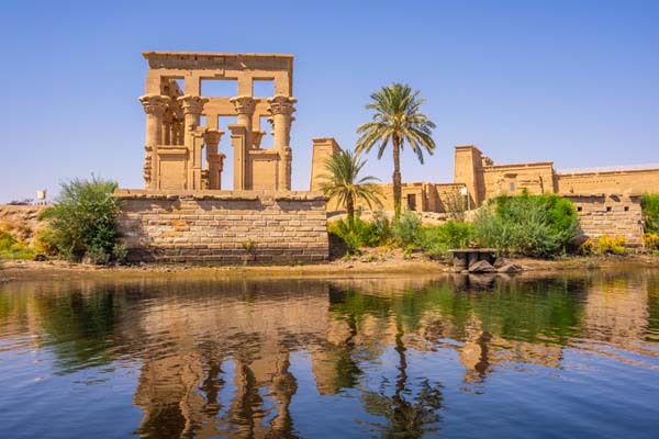 Vedere la Templul lui Isis, de pe Nil