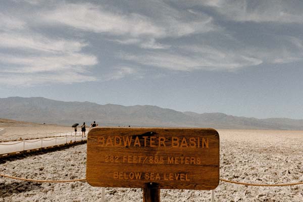 Desertul de sare Badwater Basin din Death Valley, Valea Mortii, din SUA