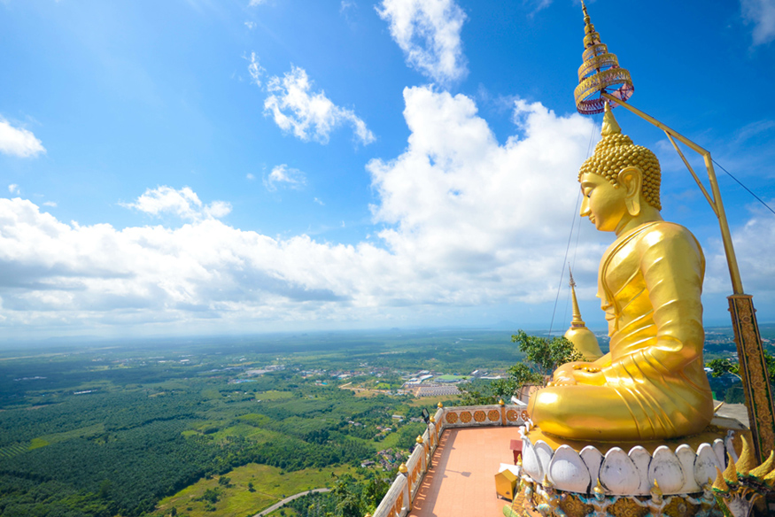 Statuie de aur gigantica a lui Buddha in Thailanda