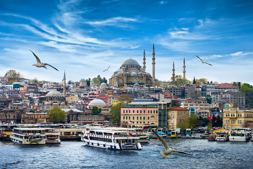 orasul Istanbul Turcia vazut de pe barca