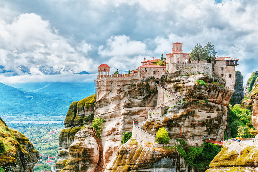 Vizitati manastirile Meteora din Grecia și bucurați-vă de o vacanta grecească cu asigurarea de călătorie potrivită.